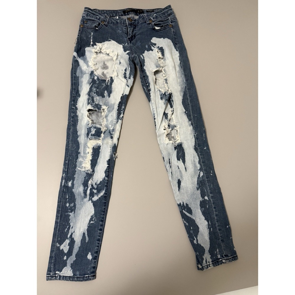 Celebrity Pink Skinny Jeans frayed size 9. J12